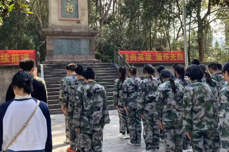 开展学雷锋相关主题活动